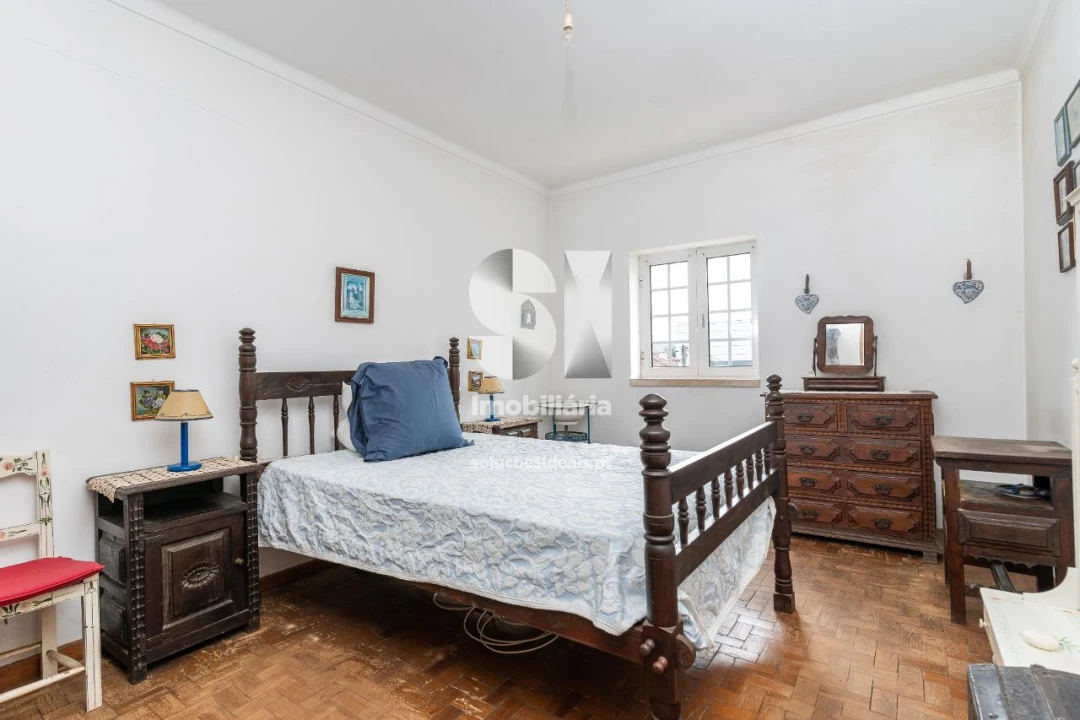 Moradia T5 para Venda em Santo Antonio dos Olivais Foto 25