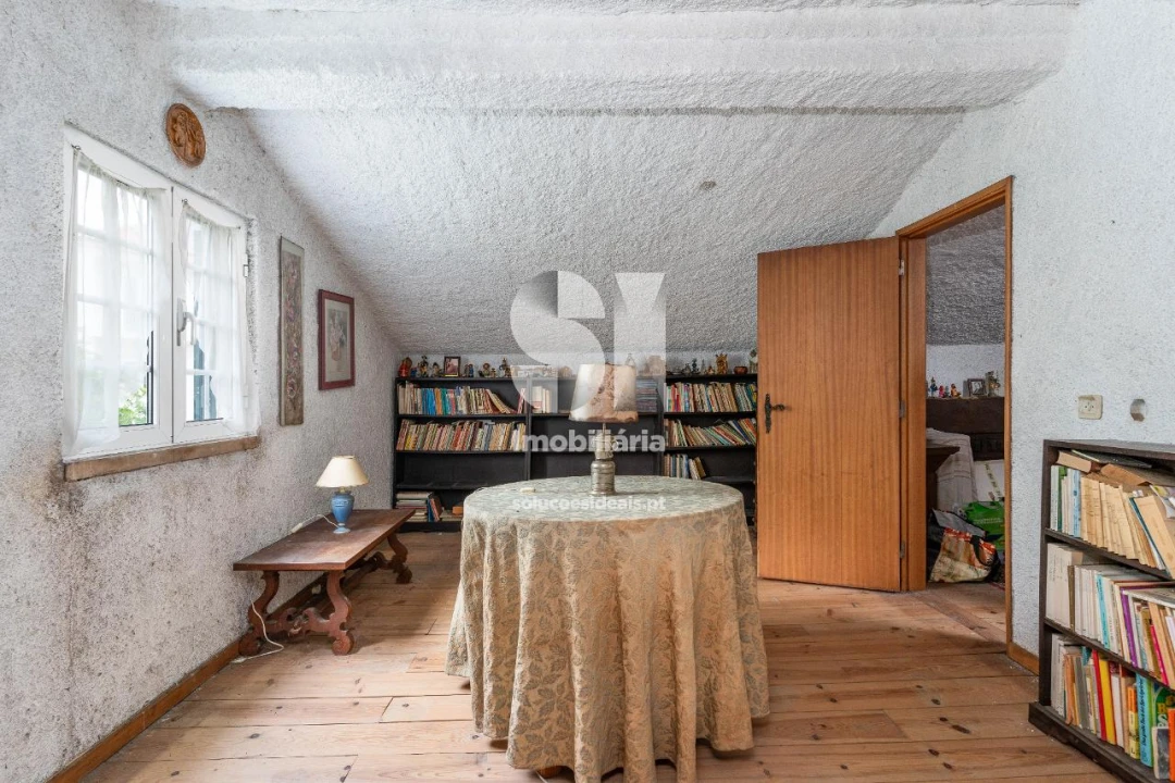 Moradia T5 para Venda em Santo Antonio dos Olivais Foto 36