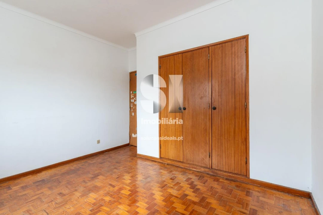 Moradia T5 para Venda em Santo Antonio dos Olivais Foto 24