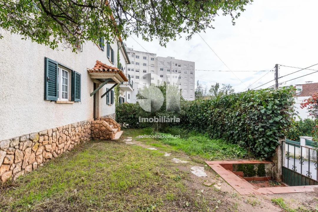 Moradia T5 para Venda em Santo Antonio dos Olivais Foto 6