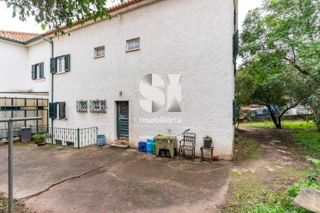 Moradia T5 para Venda em Santo Antonio dos Olivais Foto 8