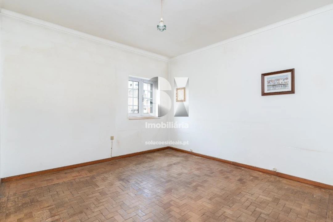 Moradia T5 para Venda em Santo Antonio dos Olivais Foto 21