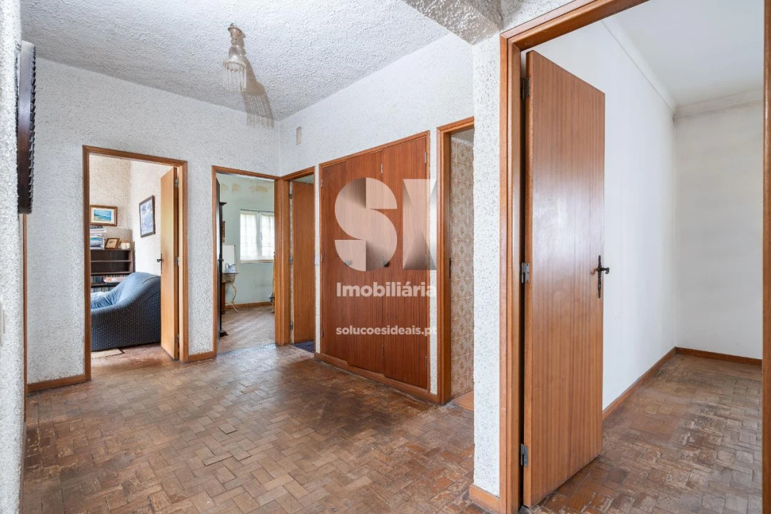 Moradia T5 para Venda em Santo Antonio dos Olivais Foto 18