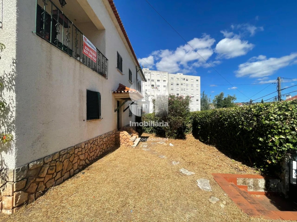 Moradia T5 para Venda em Santo Antonio dos Olivais Foto 39