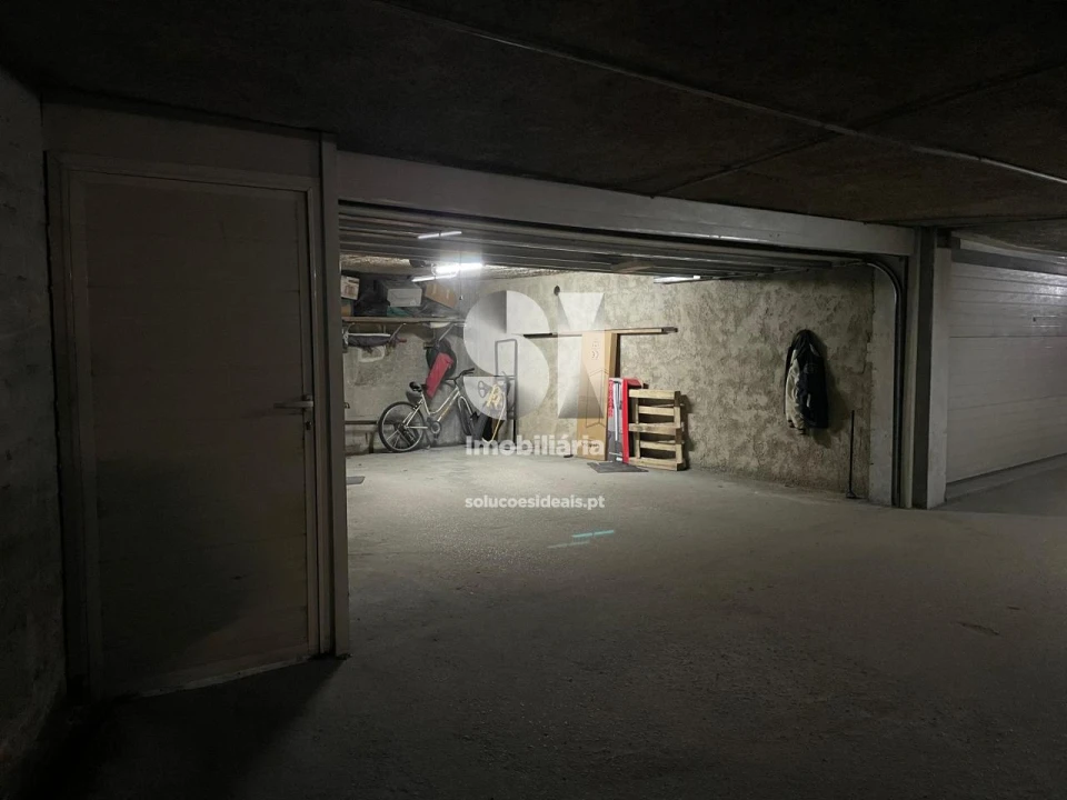 Garagem para Venda em Eiras e São Paulo de Frades Foto 1