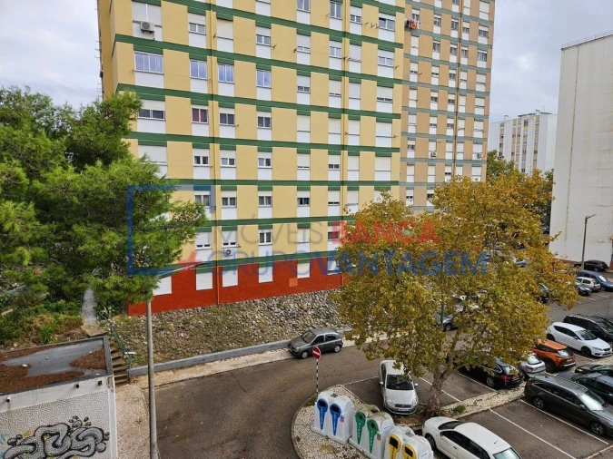 Apartamento T2 para Venda em Corroios Foto 16