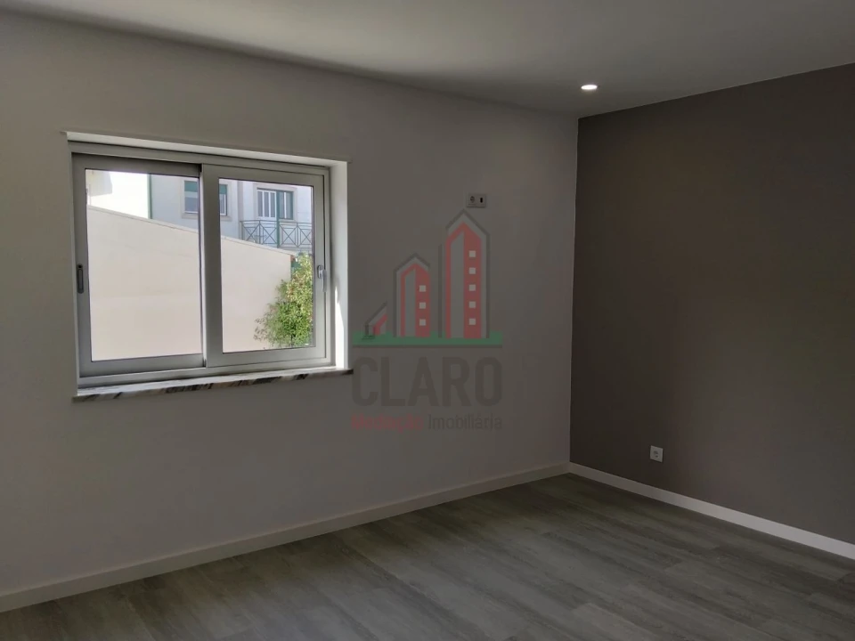 Apartamento T3 para Venda em Santa Clara e Castelo Viegas Foto 11