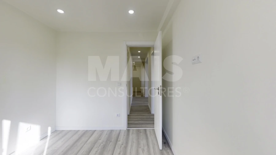 Apartamento T3 para Venda em Castanheira do Ribatejo e Cachoeiras Foto 2