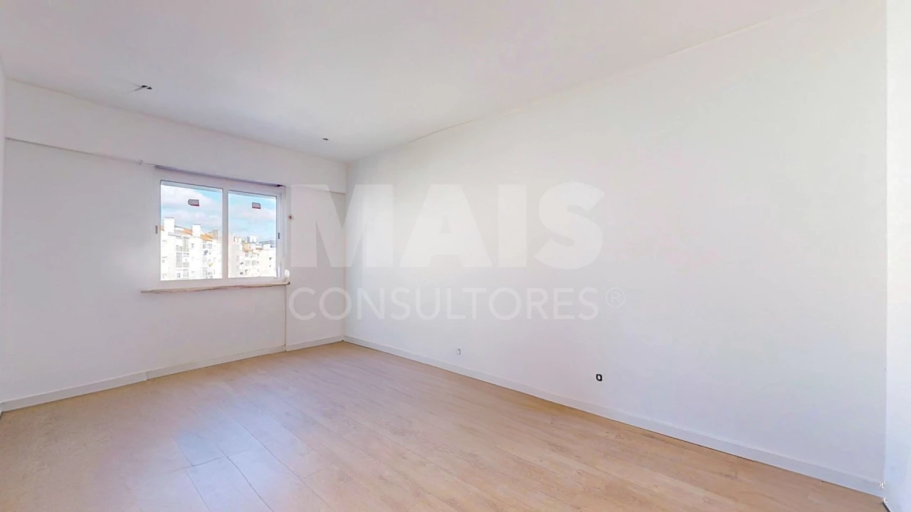 Apartamento T3 para Venda em Castanheira do Ribatejo e Cachoeiras Foto 3