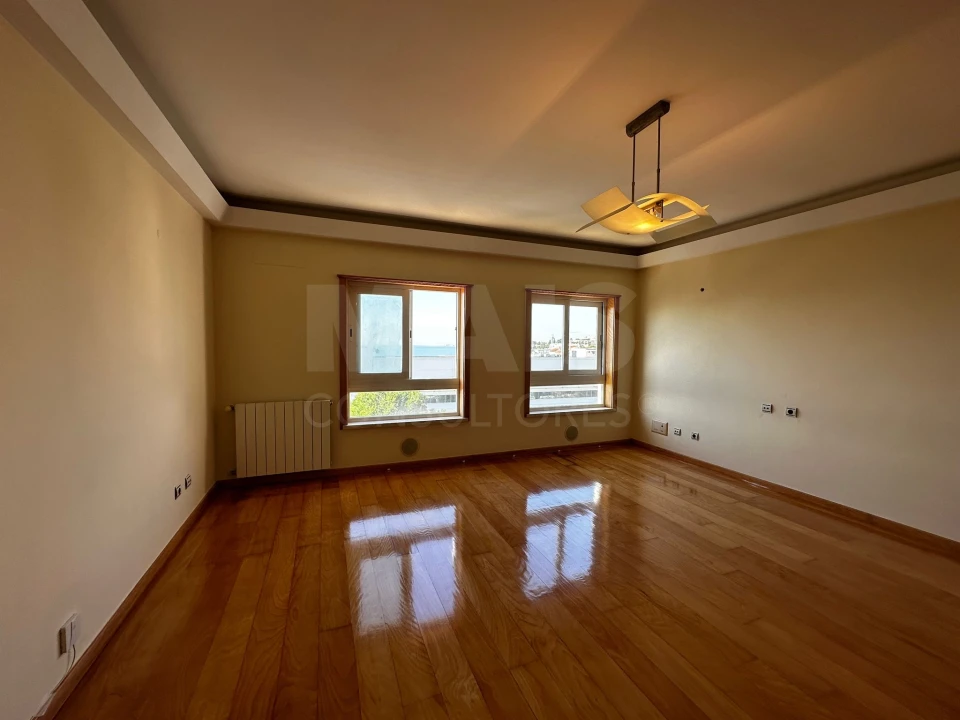 Apartamento T2 para Arrendamento em Algés, Linda-A-Velha e Cruz Quebrada-Dafundo Foto 2