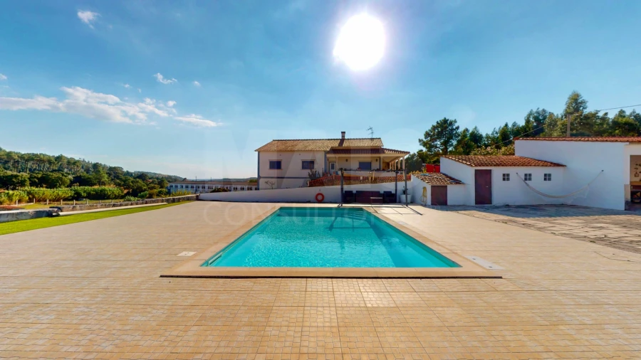 Moradia T4 para Venda em Alcanede Foto 2