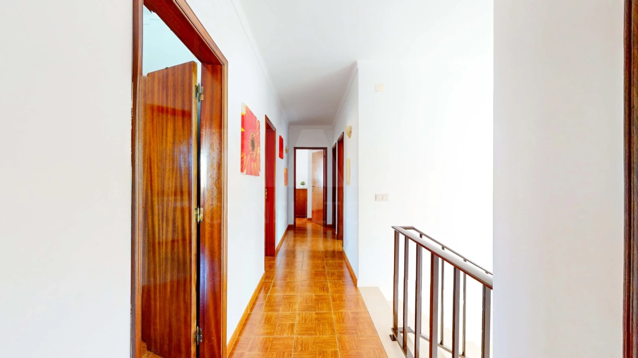 Moradia T4 para Venda em Alcanede Foto 9