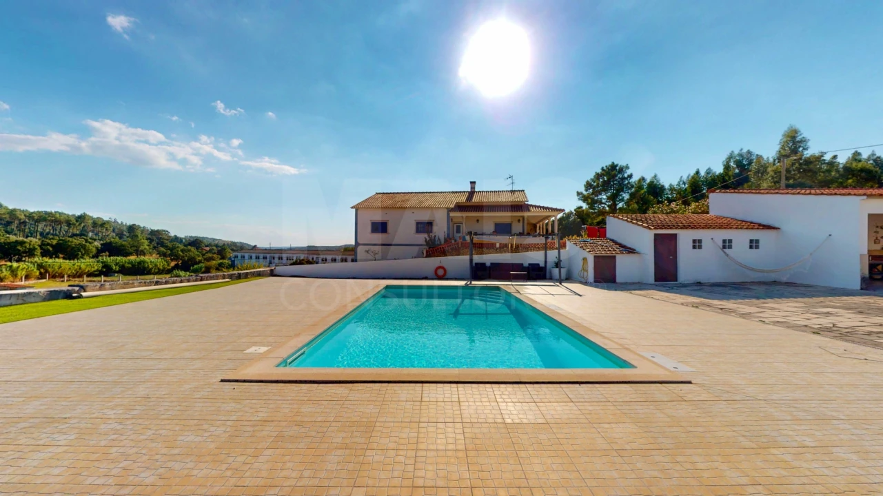 Moradia T4 para Venda em Alcanede Foto 2