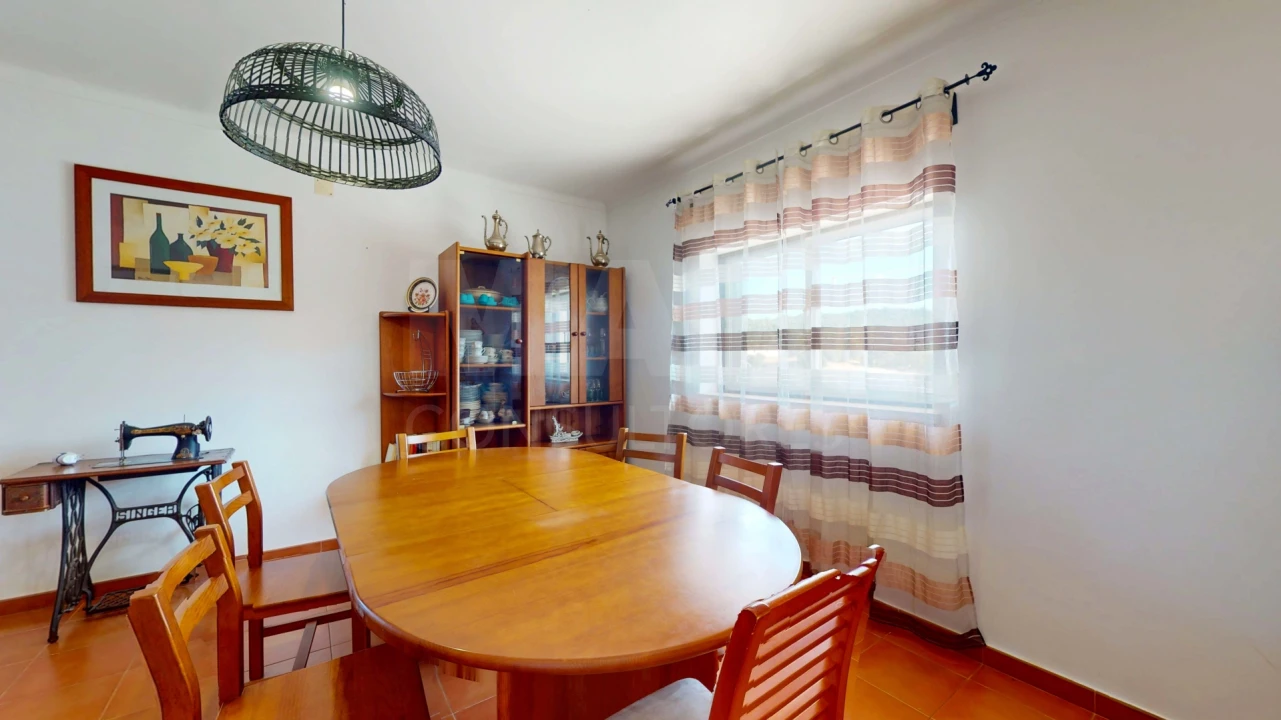 Moradia T4 para Venda em Alcanede Foto 6