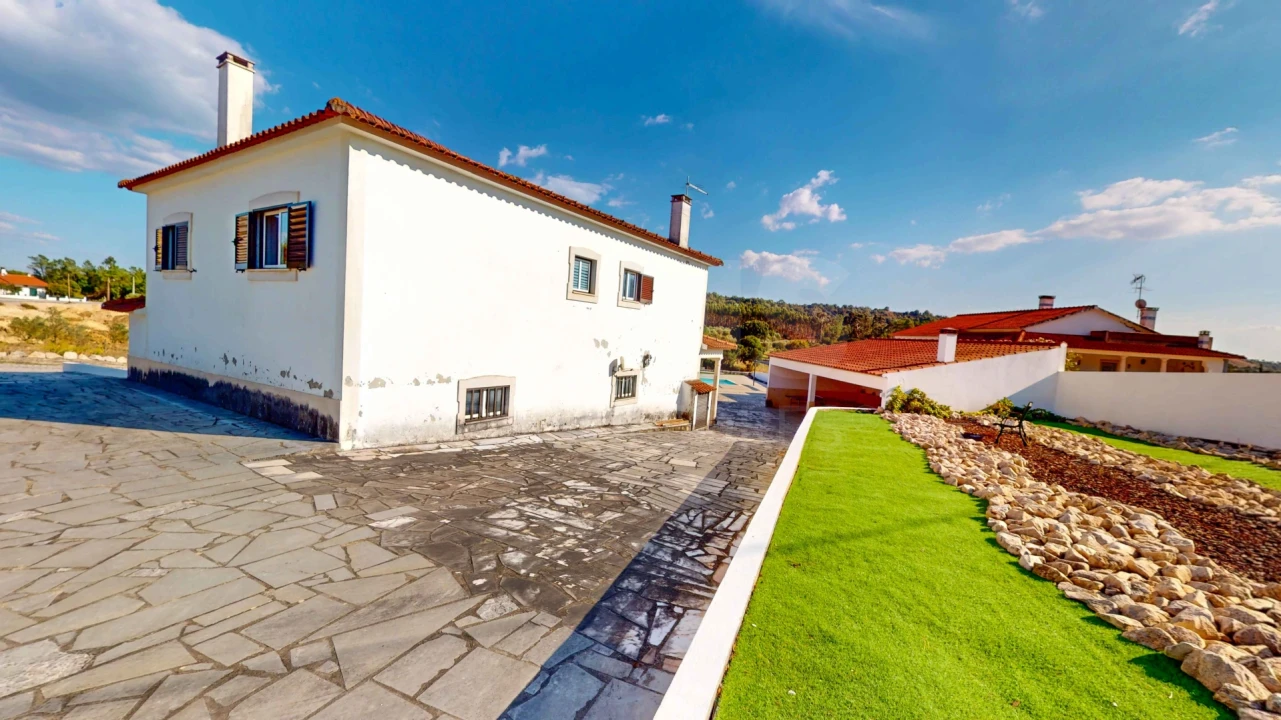 Moradia T4 para Venda em Alcanede Foto 11