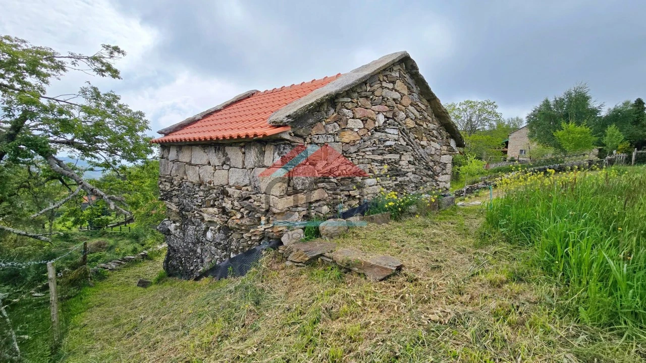 Terreno para Venda em Riba de Mouro Foto 10