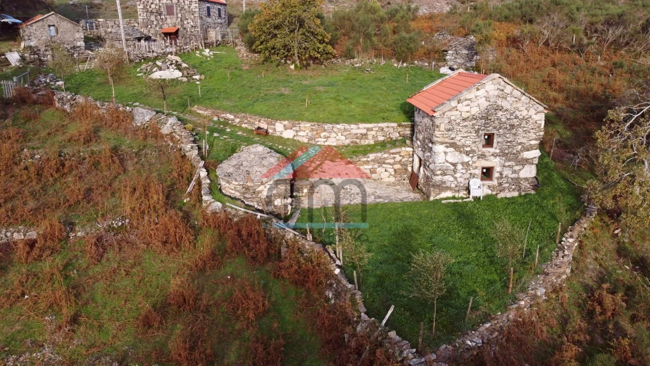 Terreno para Venda em Riba de Mouro Foto 4