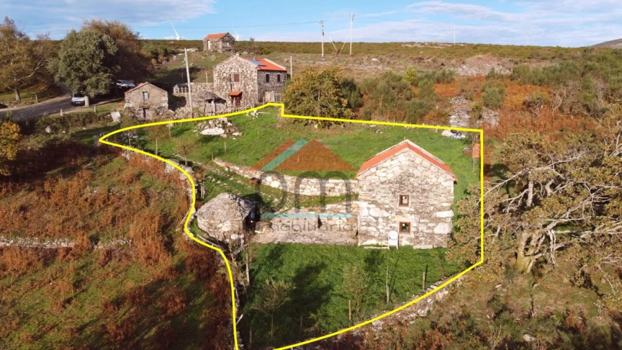 Terreno para Venda em Riba de Mouro Foto 2
