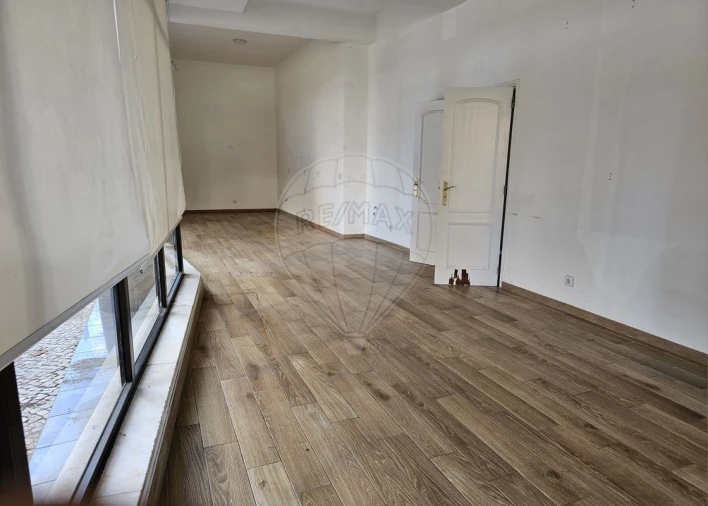 Loja para Arrendamento em Alto do Seixalinho, Santo André e Verderena Foto 7