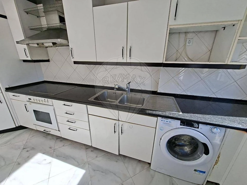 Apartamento T3 para Venda em Rio de Mouro Foto 7