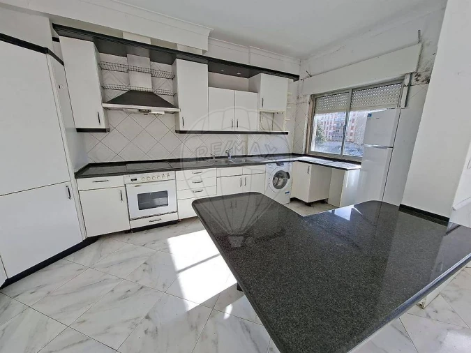 Apartamento T3 para Venda em Rio de Mouro Foto 4