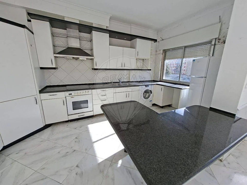 Apartamento T3 para Venda em Rio de Mouro Foto 4