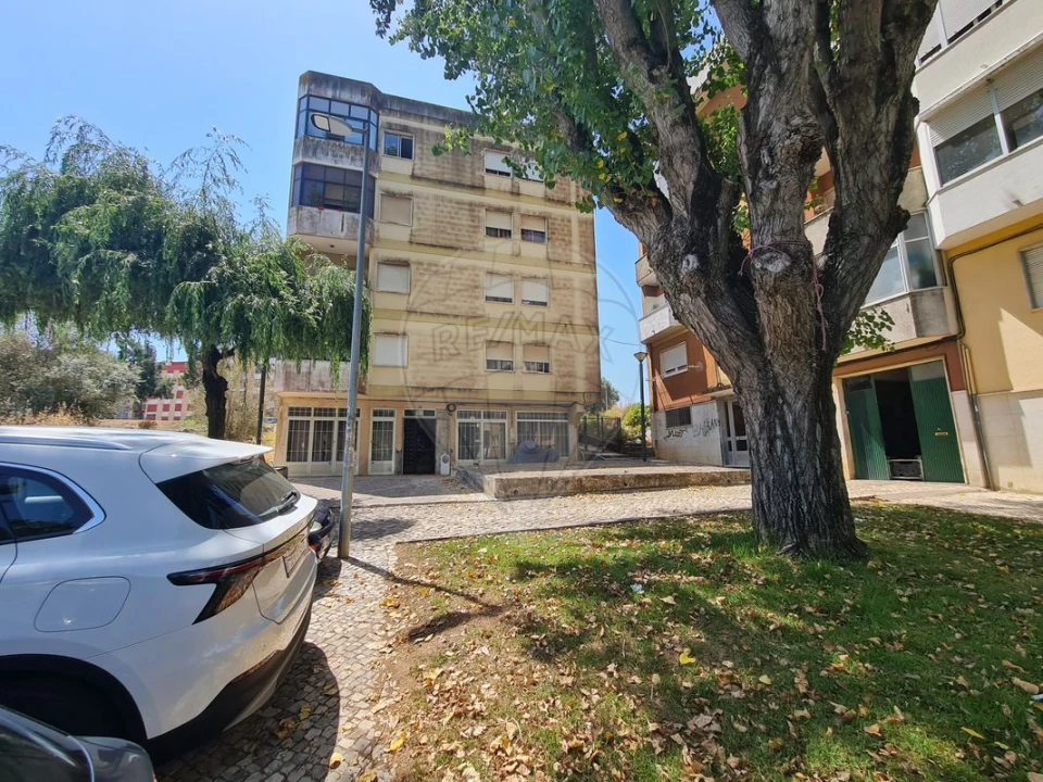 Apartamento T3 para Venda em Rio de Mouro Foto 2