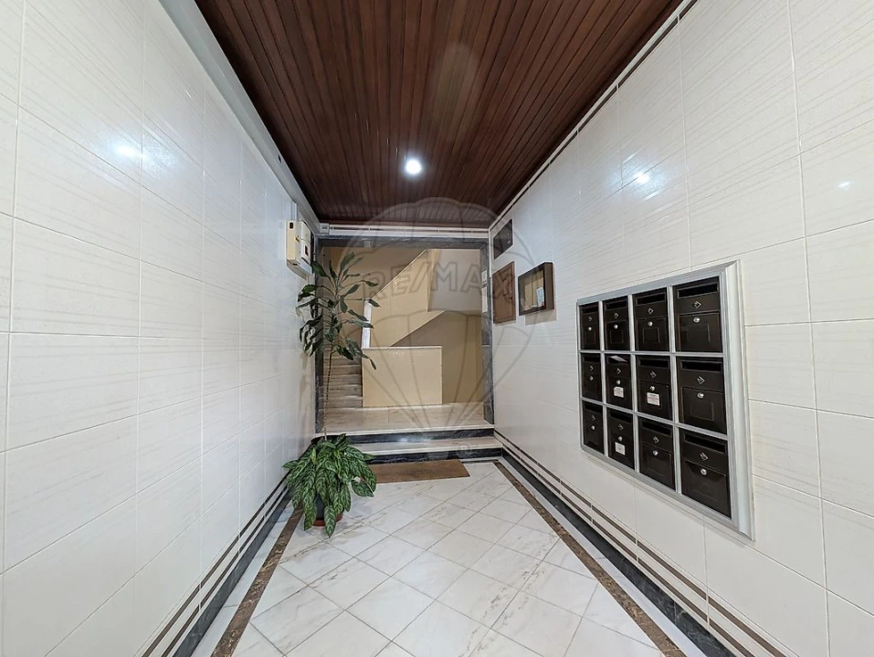 Apartamento T1 para Venda em Queluz e Belas Foto 9