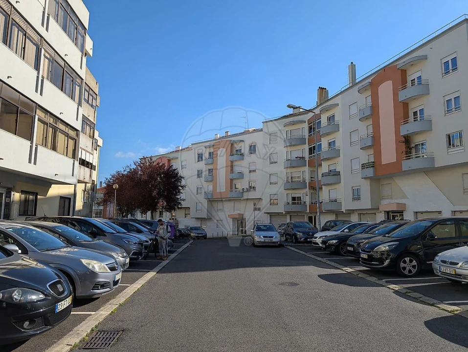 Apartamento T1 para Venda em Queluz e Belas Foto 1
