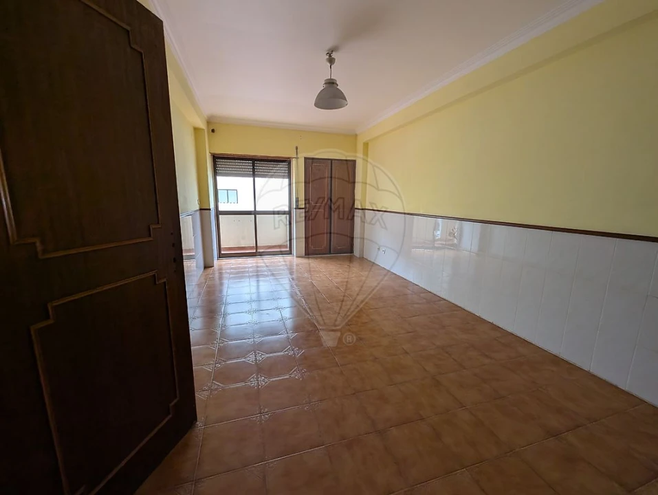 Apartamento T1 para Venda em Queluz e Belas Foto 6