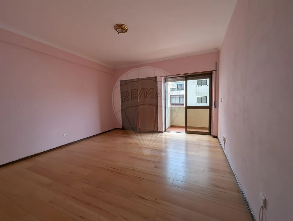 Apartamento T1 para Venda em Queluz e Belas Foto 2