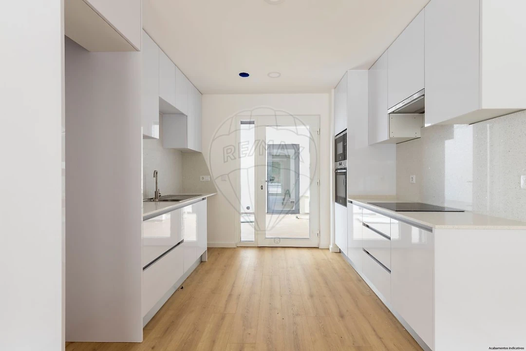 Moradia T3 para Venda em Santa Maria, São Pedro e Matacães Foto 2