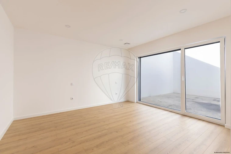 Moradia T3 para Venda em Santa Maria, São Pedro e Matacães Foto 3