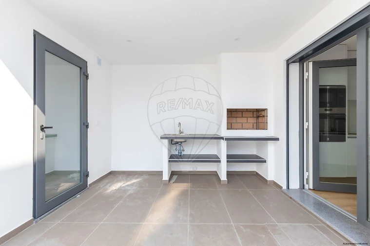 Moradia T2 para Venda em Santa Maria, São Pedro e Matacães Foto 7