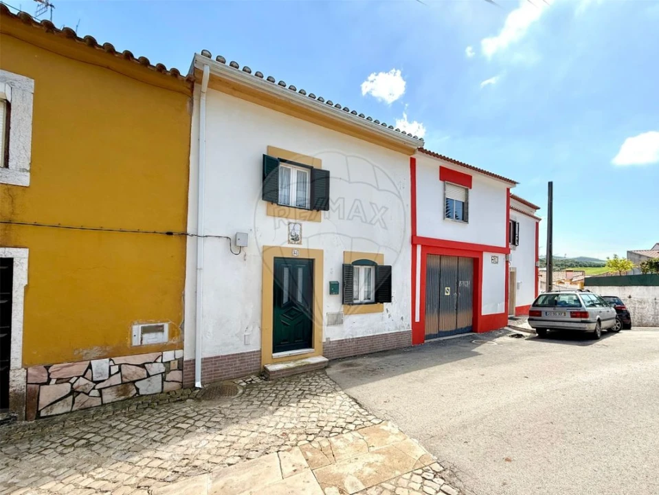 Moradia T2 para Venda em Dois Portos e Runa Foto 1