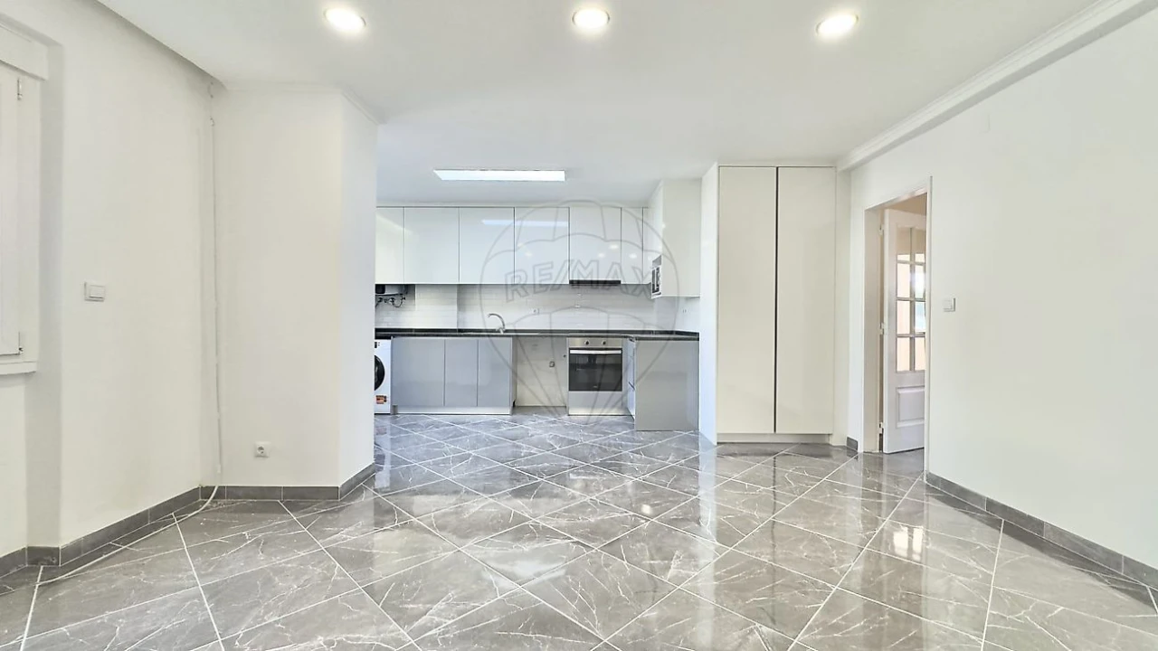 Apartamento T2 para Venda em Agualva e Mira-Sintra Foto 13