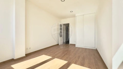 Apartamento T2 para Venda em Agualva e Mira-Sintra