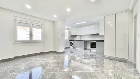 Apartamento T2 para Venda em Agualva e Mira-Sintra