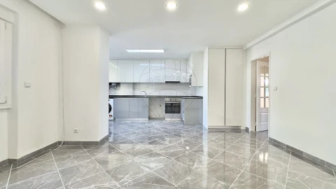 Apartamento T2 para Venda em Agualva e Mira-Sintra