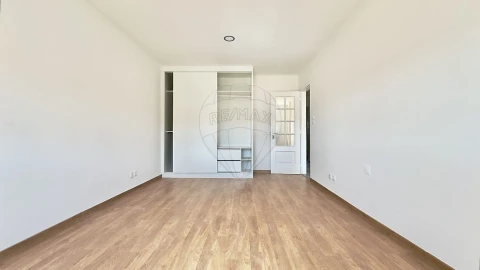 Apartamento T2 para Venda em Agualva e Mira-Sintra