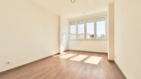 Apartamento T2 para Venda em Agualva e Mira-Sintra