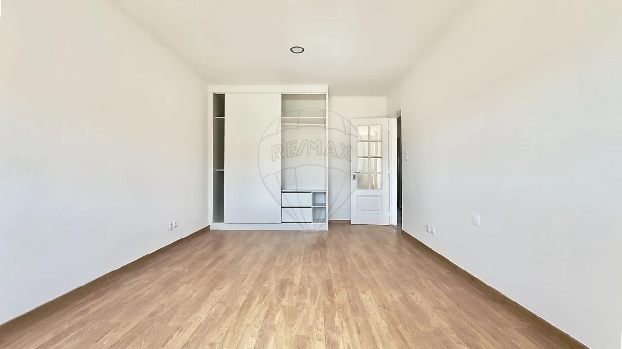 Apartamento T2 para Venda em Agualva e Mira-Sintra Foto 7