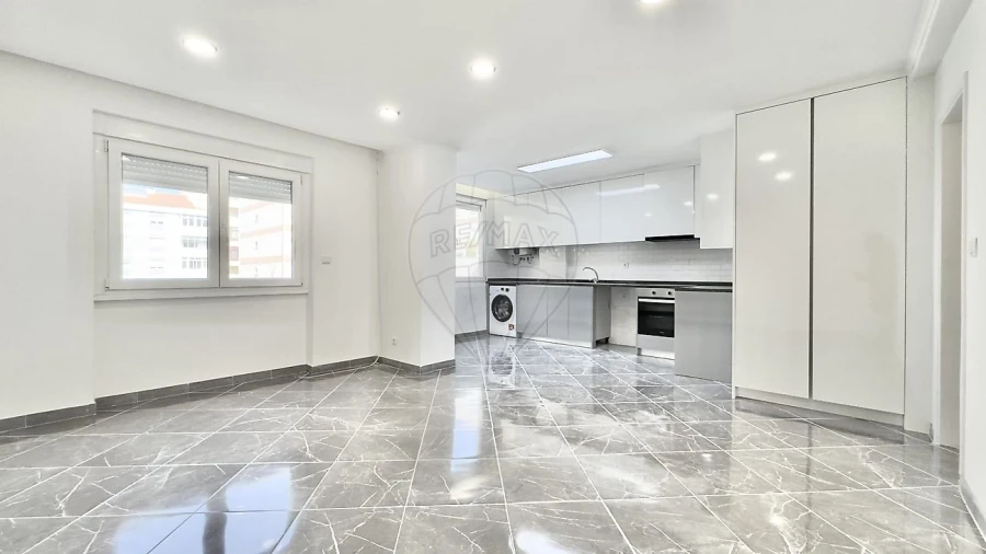 Apartamento T2 para Venda em Agualva e Mira-Sintra Foto 12
