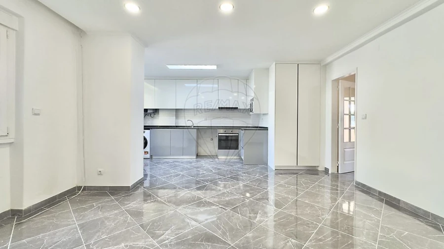 Apartamento T2 para Venda em Agualva e Mira-Sintra Foto 13