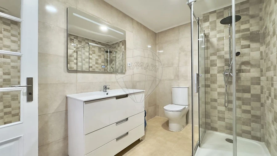 Apartamento T2 para Venda em Agualva e Mira-Sintra Foto 2