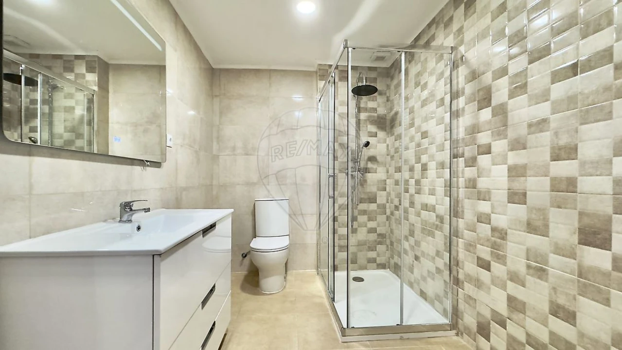 Apartamento T2 para Venda em Agualva e Mira-Sintra Foto 1