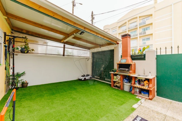 Moradia T3 para Venda em Cacém e São Marcos Foto 44