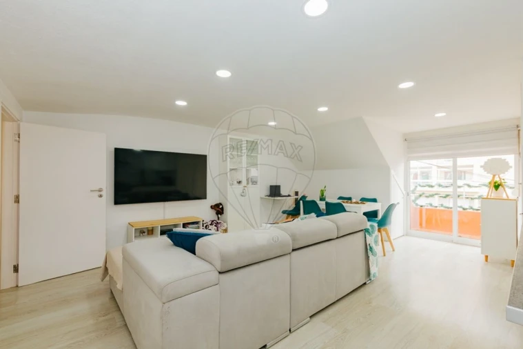 Moradia T3 para Venda em Cacém e São Marcos Foto 2