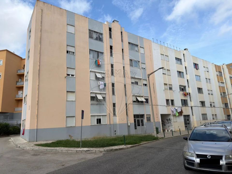 Apartamento T3 para Venda em Carregado e Cadafais Foto 11
