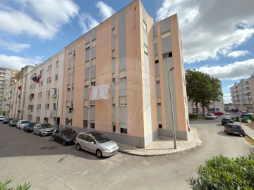 Apartamento T3 para Venda em Carregado e Cadafais